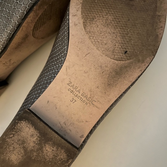 Zara embossed snake grey point toe loafer - Picture 3 of 3